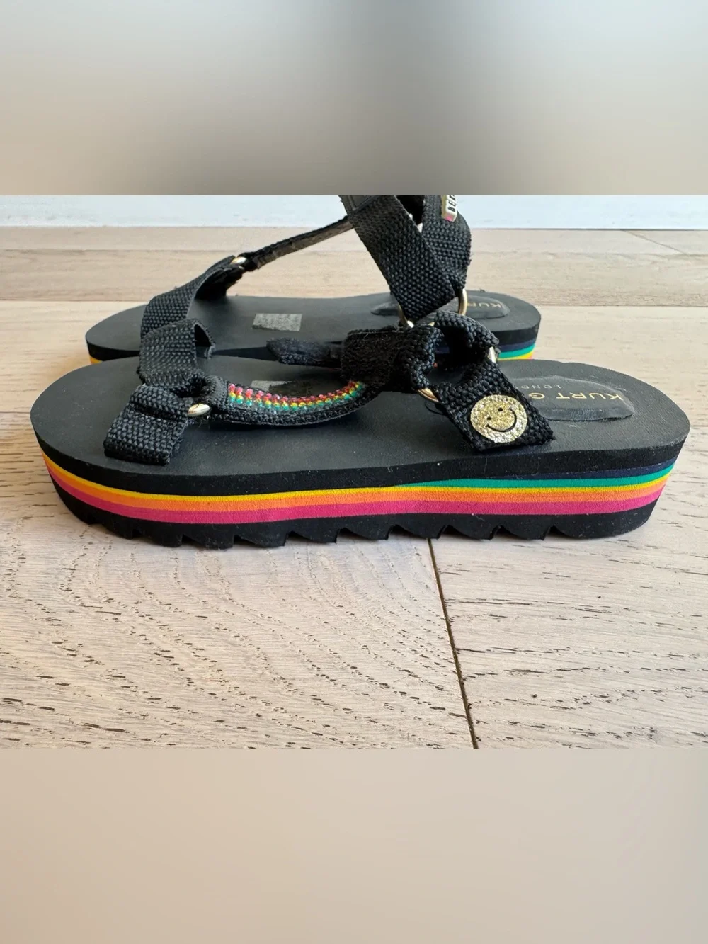 Kurt Geiger London Kids Mini Olivia Black Sandals with Rainbow Beads Sz: 5